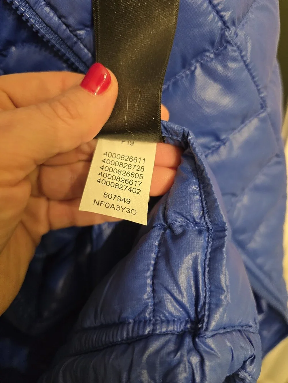 The North Face Men's Thermoball Quilted Vest w/ a full-zip front closure  XXL